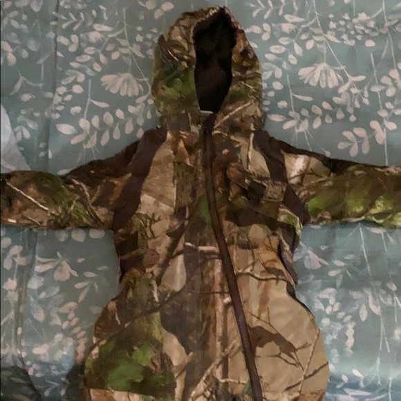 Camo snowsuit - Picture 2 of 3